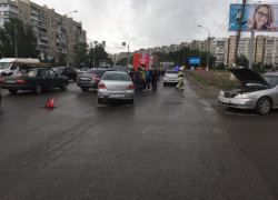 Три иномарки разбились на юге Волгограда