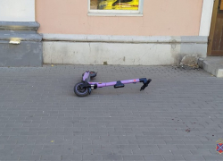 14-летняя самокатчица отправила женщину-прохожую в больницу в Волгограде