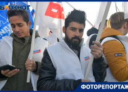 Мерзнущие продавцы и танцы на сцене: как отпраздновали День народного единства в Волгограде