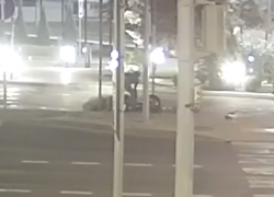 Разбившийся байкер попал на видео на 3-й Продольной в Волгограде