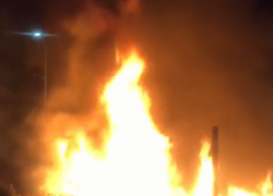 Дом охватило огнем: в Волгограде при пожаре пострадала женщина 