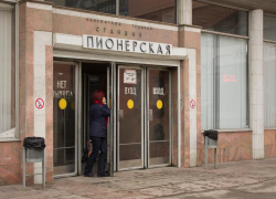 Фура заехала на пути и парализовала движение трамваев в Волгограде