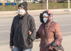 Коронавирус в Волгограде 5 апреля: 977 умерших, вакцинация в торговых центрах и штраф театру
