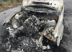 Под Волгоградом сгорела старая иномарка
