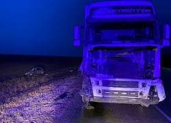 Дагестанская фура мощно снесла в кювет «Калину» под Волгоградом