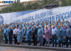 Превращением в политическую саранчу отметили 22-летие партии единороссы Волгограда
