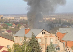 Напугавший целый район пожар со стрельбой сняли на видео волгоградцы