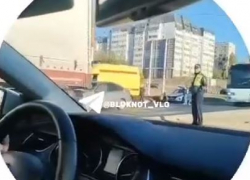 Гигантская пробка образовалась у ВолГУ из-за массового ДТП с возгоранием 