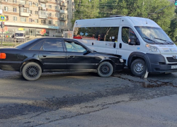 Утреннее ДТП с маршруткой и Audi в Волгограде попало на видео