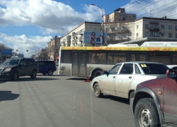 ДТП с автобусом "Питеравто" и сломанный светофор парализовали движение в центре Волгограда
