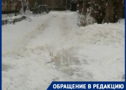 Волгоградцам не чистят дорогу от снега, а свозят его от соседних домов