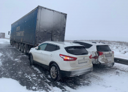 Подушка отправила мальчика в реанимацию: в Волгоградской области в ДТП погибла школьница, ранены 7 детей 