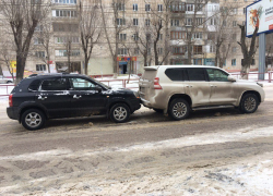 Скользкие дороги Волгограда усеяны авариями