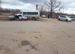 Маршрутка №174 и «Жигули» столкнулись под Волгоградом: есть пострадавшие