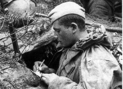 "И вот наши окопы окружили немецкие танки..."