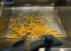 В Волгограде бросившую детей нелегалку нашли в точке фастфуда