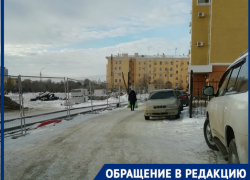 Строящийся храм Александра Невского лишил волгоградцев парковки