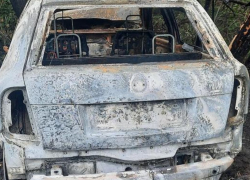 Skoda с женщиной за рулем сгорела дотла после столкновения с «Жигулями» под Волгоградом