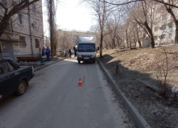 Пенсионерку насмерть сбил грузовик во дворе Волгограда