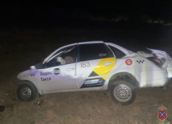 Разбит капот, багажник оторвало: машина «Яндекс. Такси» попала в ДТП под Волгоградом