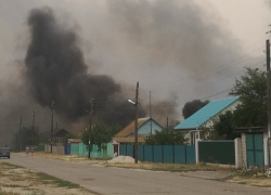 Жилые дома горят в Иловлинском районе Волгоградской области