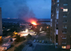 Сгорела площадка у места сбора байкеров на севере Волгограда 