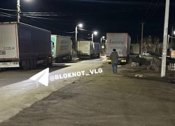 Причину коллапса с фурами в Волгограде назвала таможня
