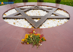 Волгоградец нарисовал свастику на памятнике «Жертвам Холокоста»