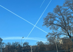 В Волгограде замечен крест из странных следов самолетов в небе