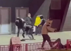 В Волгограде жесткая массовая драка попала на видео