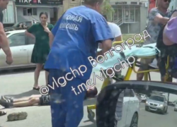 Легковушка на калмыцких номерах сбила ребенке на юге Волгограда: видео