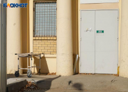 Hyundai влетела в светофор в Волгограде: тройное ДТП устроил водитель Lada 