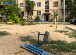 Мужчина насмерть разбился, упав на козырек подъезда с 8 этажа в Волгограде