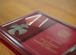 Двух волгоградских бойцов посмертно наградили орденом Мужества