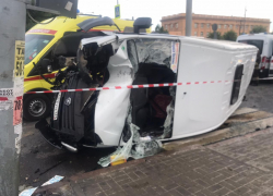 В аварии грузовика с маршруткой в Советском районе Волгограда пострадали пять человек