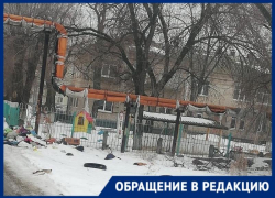 В Волгограде экономят на мусорных контейнерах: мусором зарос детский сад
