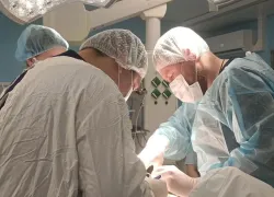 Волгоградские врачи ювелирно удалили опасную опухоль на сонной артерии