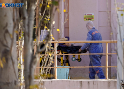 Владельца кафе, официантку и посетителей жестоко порезали ножом и избили в Волгоградской области