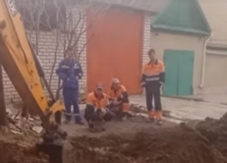 «Живем на доставках, не можем постирать и убрать»: жители частного сектора второй день сидят без воды 