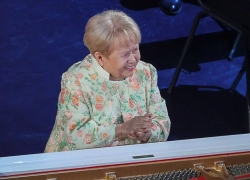 Александре Пахмутовой исполнилось 96 лет