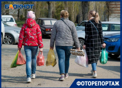 Чем закупились волгоградцы к Пасхе на рынке - в объективе фотографа