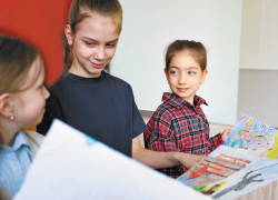 На «Красном октябре» вручили подарки победителям конкурса детского рисунка