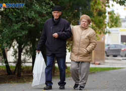 Пенсии и детские пособия досрочно перечислят волгоградцам в мае