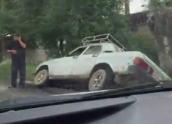 Нелепая авария со старенькой «Волгой» попала на видео в Волгограде 