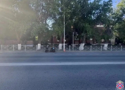 ДТП в соло устроил 18-летний электровелосипедист в центре Волгограда 