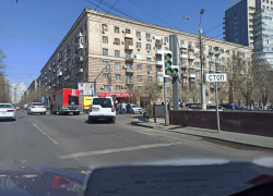 В центре Волгограда такси сбило мотоцикл