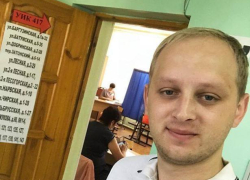 Кандидата в депутаты от «Единой России» схватили за столб в Волгограде