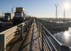 В Волгограде на Волжской ГЭС образовалась трёхкилометровая пробка