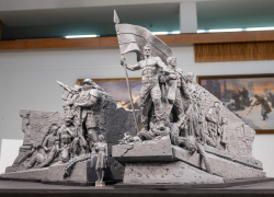 Скульптуру с участником СВО с голым торсом установят у подножия Мамаева кургана 