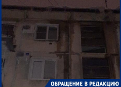 После капитального ремонта в многоквартирном доме разрушается крыша: квартиры волгоградцев топит